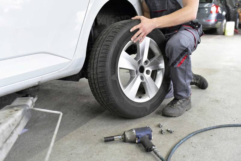 Gestion des pneumatiques leasing à Lunel : options hiver et entretien inclus pour les citadines et flottes automobiles de société en 2026.
